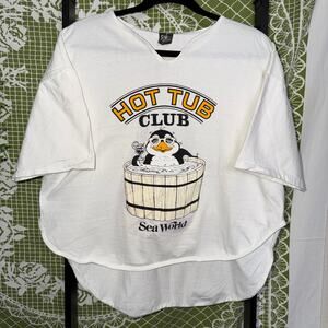 Vintage‎ 1988 SeaWorld “Hot Tub Club” Graphic Tee 🐧🍹